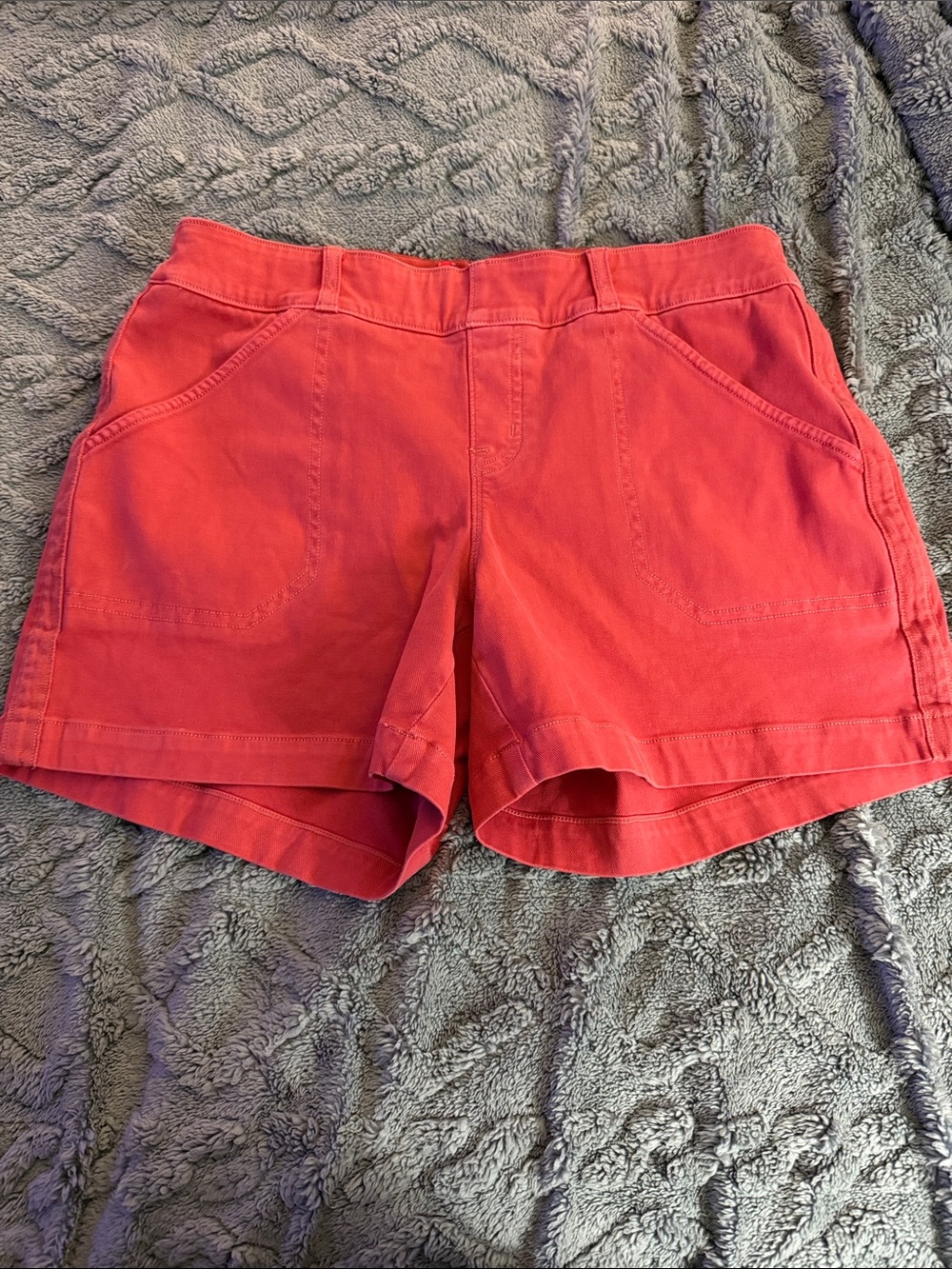 Spanx woman’s Coral Shorts (pic is coming out pink. Actual color in pics)